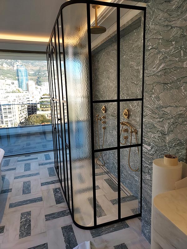 Paroi de douche sur mesure - Fonderie de Monaco